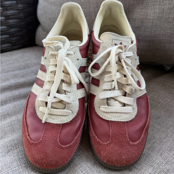 adidas Samba Sneakers in Burgundy with Cream Accents - Picture 2 of 2